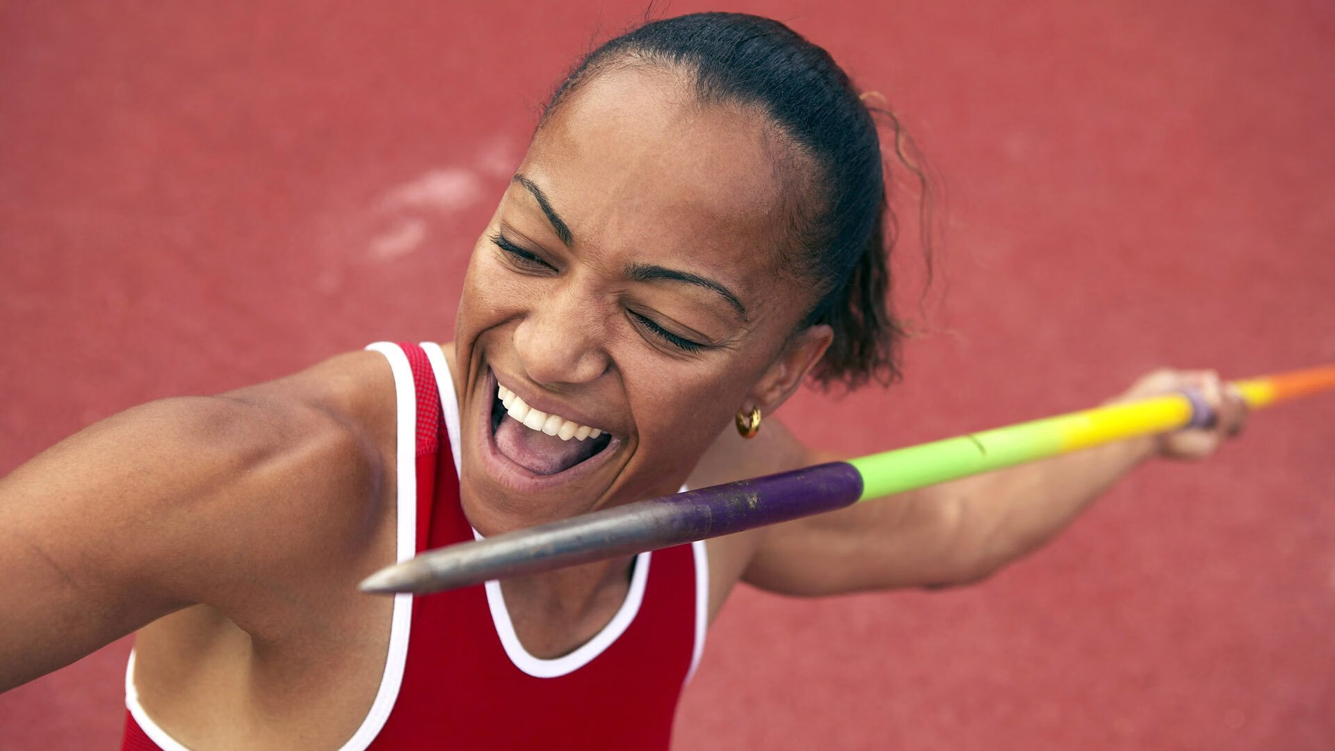 德罗巴遭遇三持续失利，皇家马德里教练压力巨大！赛场气氛高涨